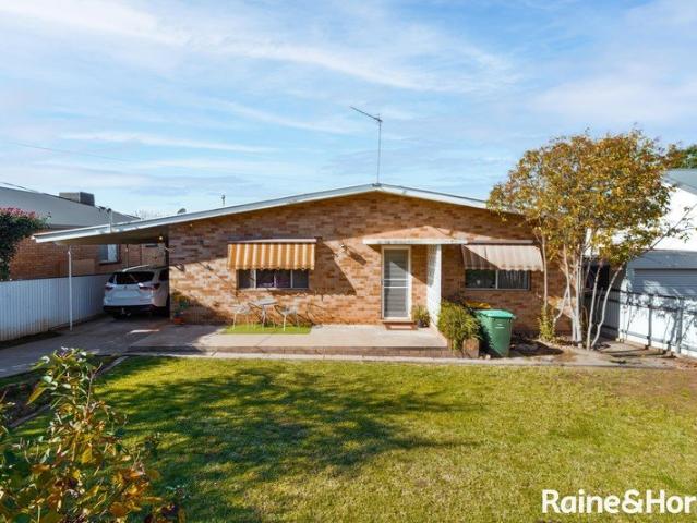 Established Comfort in One of Kooringal's Best Streets