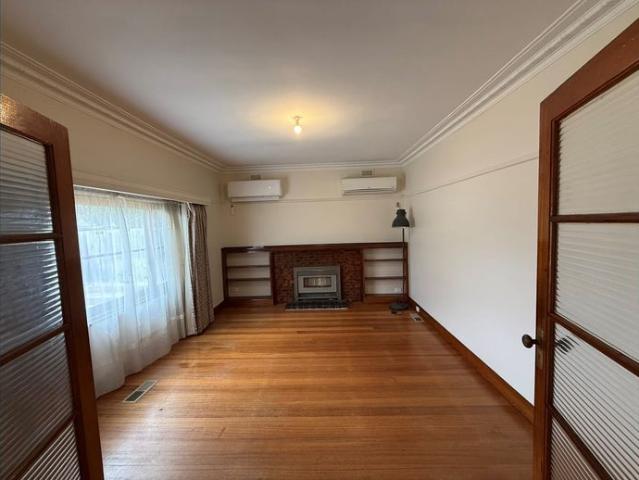 ESTABLISHED FAMILY HOME!
