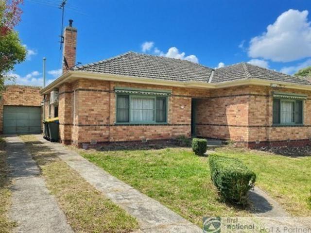 ESTABLISHED FAMILY HOME!