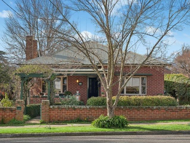 Established Family Home in a Sought After Location Orange CBD