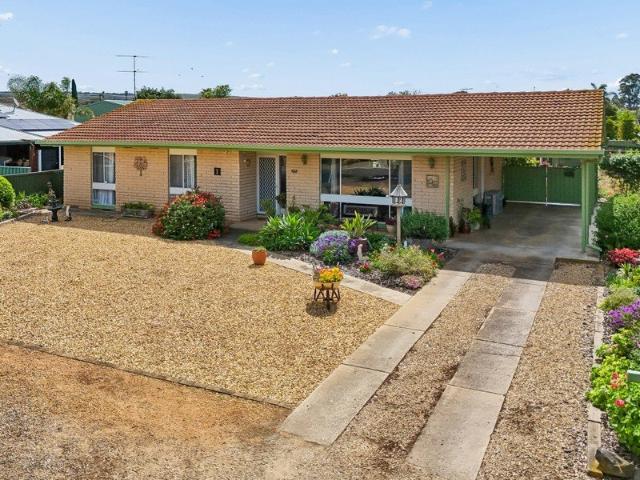 Established Garden, Great Shed & Lovely Location