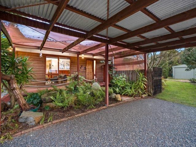 Established Gardens and Relaxed Indoor Outdoor Living