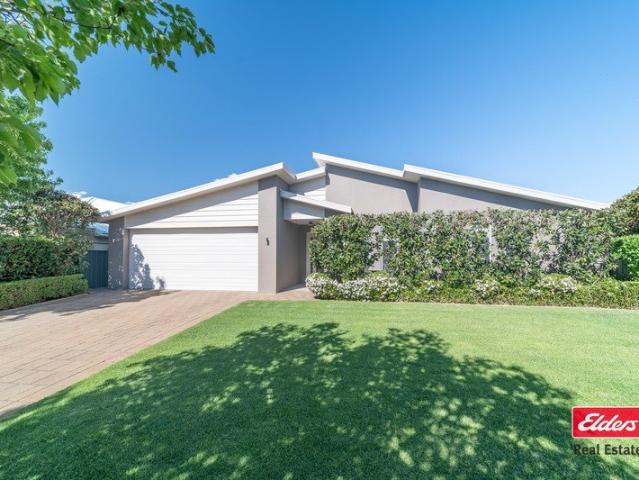 ESTABLISHED GARDENS, GENEROUS SPACE & TIMELESS APPEAL