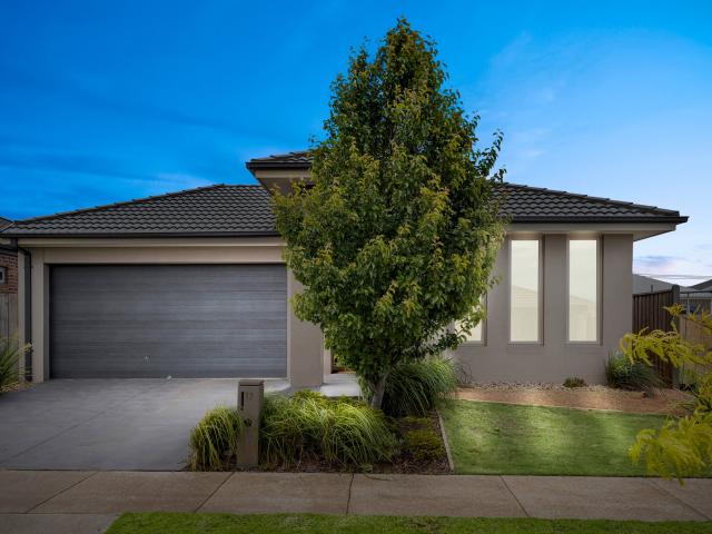 ESTABLISHED HOME WITH CLUB ARMSTRONG INCLUDED