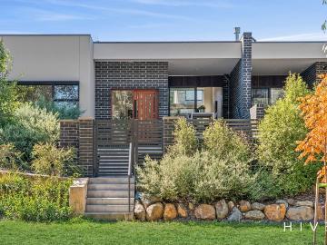 Townhouse for sale in Kaleen, Majura - Equipped kitchen