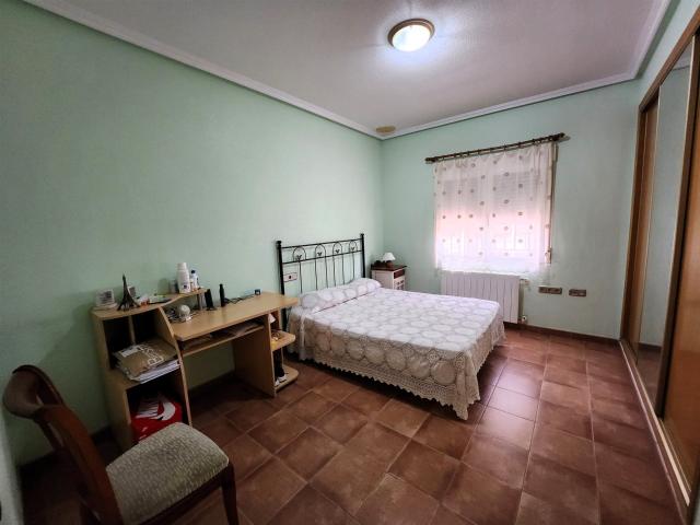 Estamos encantados de ofrecerle esta encantadora y espaciosa. 240m² La Zarza