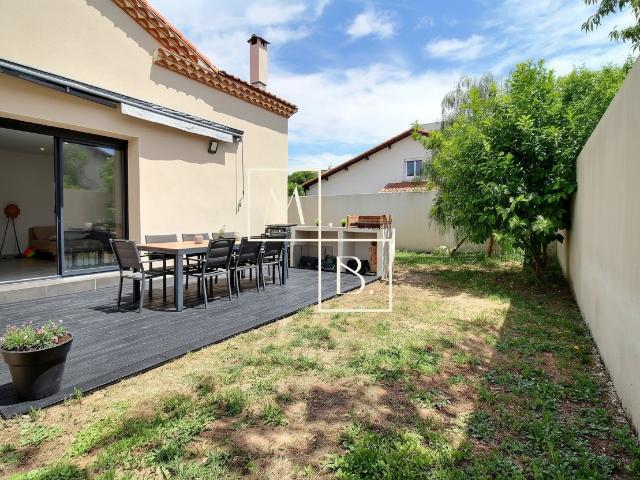 Estanove, Villa T5 de 186 m2 avec jardin, terrasse, piscine