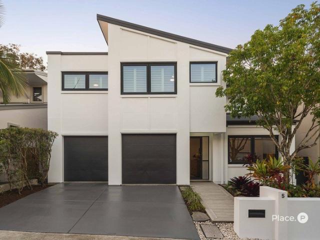 Estate Family Living with Space, Privacy and Ease