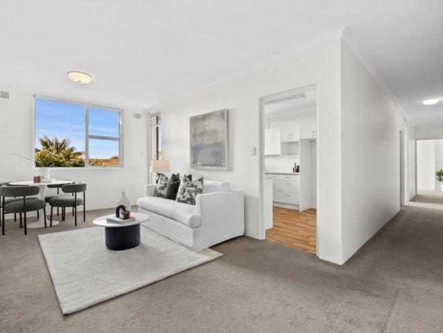 Estate Sale! Semi Style Apartment, Walk to Everything