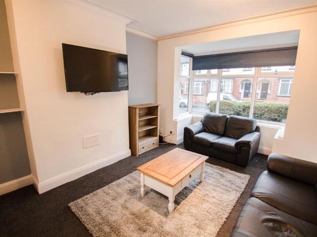 Estcourt Avenue, Headingley, Leeds, West Yorkshire LS6, 4 bed terraced house to rent, £2,565 pcm | PrimeLocation