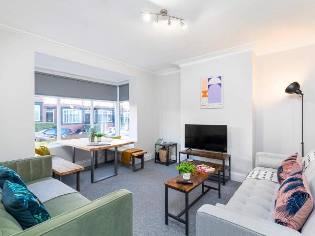 Estcourt Avenue, Leeds LS6 7 bed house to rent £4,338 pcm £1,001 pw