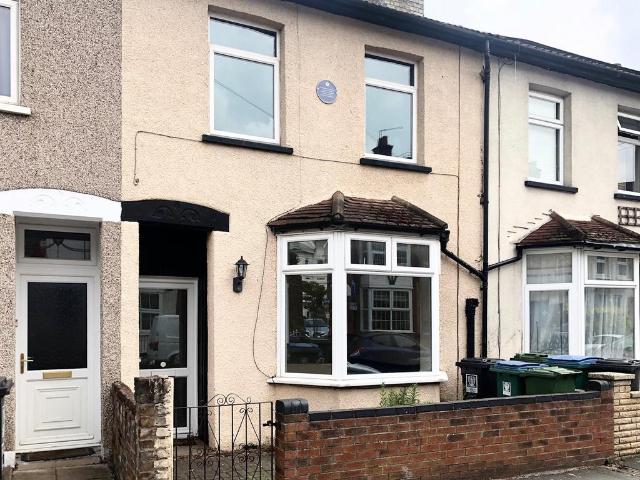 Estcourt Road, WATFORD 3 bed house to rent £2,250 pcm £519 pw