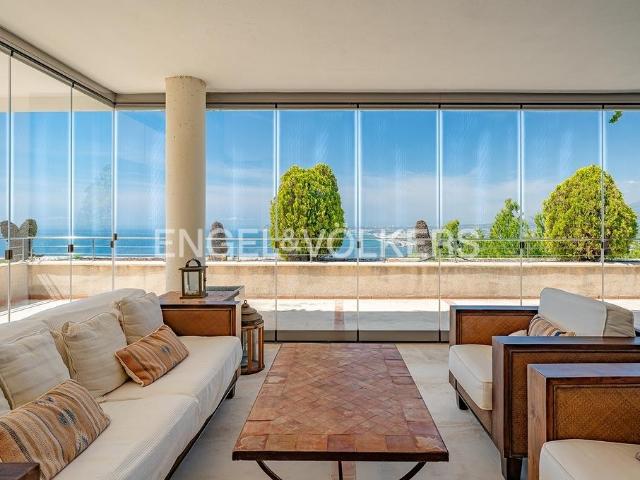 Este maravilloso apartamento está situado en una de las urba. 295m² Altea