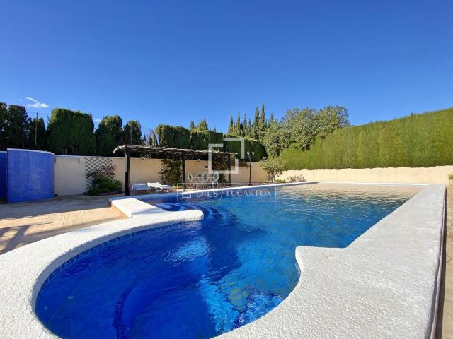 Este maravilloso y amplio chalet independiente se encuentra. 752m² San vicente del raspeig