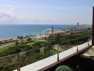 Este moderno ático es un todo un lujo por sus característica. 175m² Barcelona