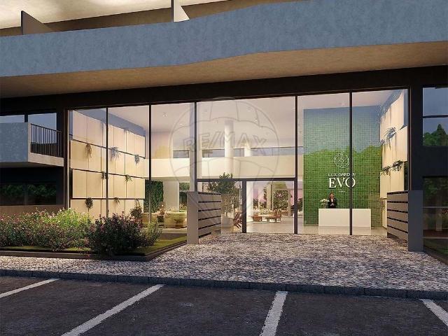 Este NOVO condomínio privado de luxo espera por si. Apartamentos em fase de construção, localizados junto ao Forum Algarve em Faro. Este é o estilo de vida que procura, perto de todas as comodidades, a poucos minutos do centro de Faro, Aeroporto e Praia.São mais de 115 apartamentos com sistemas sustentáveis e mais de 2.000 m2 de área ajardinada.Comodidades de luxo