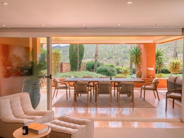 Este amplio apartamento en planta baja ofrece la combinación. 200m² Santa Eulalia del Río