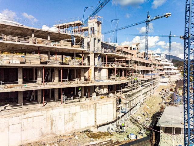 Este apartamento de 3 dormitorios, orientado al sur, cuenta. 199m² Benahavís