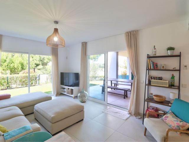 Este apartamento en planta baja en Cala Vinyes ofrece un ent. 136m² Cala Vinyes