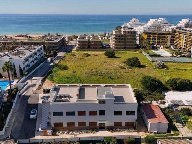 Este apartamento T2, com áreas bem aproveitadas e uma locali. 237m² Quarteira