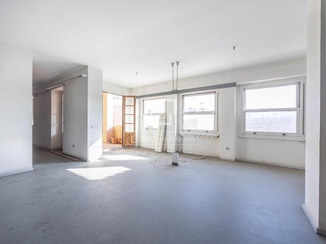 Este bonito/a edificio de época que data del año 1900 consta. 387m² Valencia