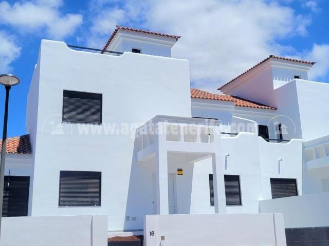 Este chalet pareado de 4 dormitorios se encuentra en el Golf. 167m² Golf Del Sur