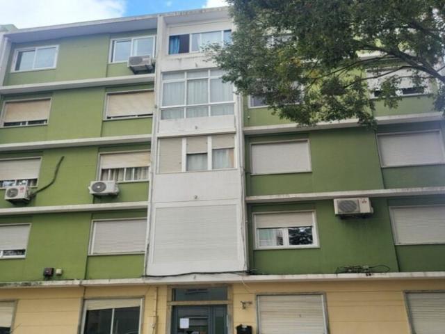 Este excelente apartamento T2, com uma área total de 55,95m². 55m² Benfica