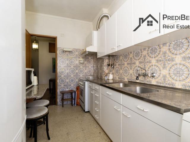 Este excelente apartamento T2, situado no coração de Mem Martins