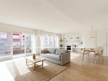 Este exclusivo piso reformado dispone de 183 m2 construidos. 195m² Barcelona