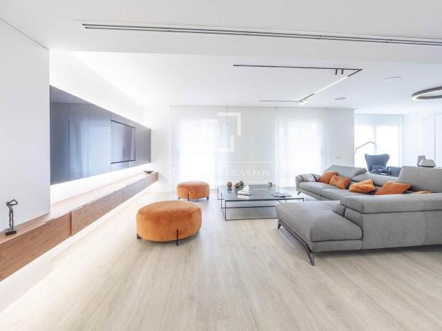 Este elegante piso se sitúa en una planta alta de un edifico. 208m² Valencia
