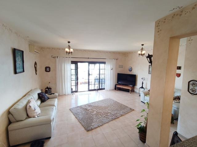 Este encantador piso de planta baja, con tres dormitorios y. 103m² Golf Del Sur