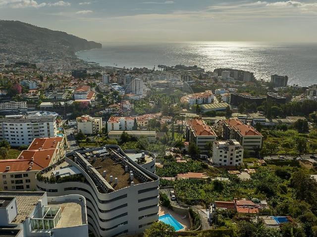 Este fantástico apartamento T2, situado no conceituado Edifí. 123m² São Martinho