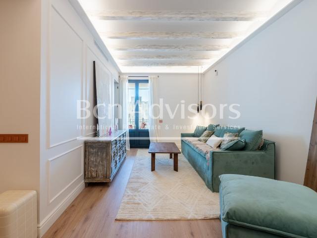 Este piso reformado a estrenar se situa en la parte alta de. 107m² Barcelona