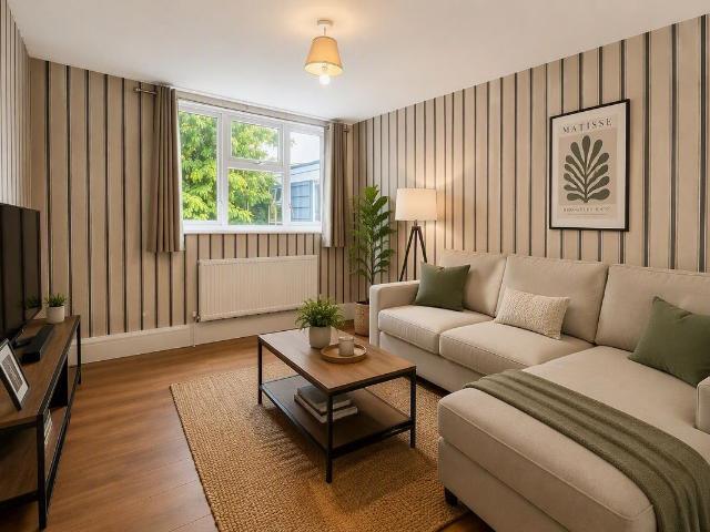 Este Road, London SW11, 3 bed flat to rent, £3,300 pcm | PrimeLocation