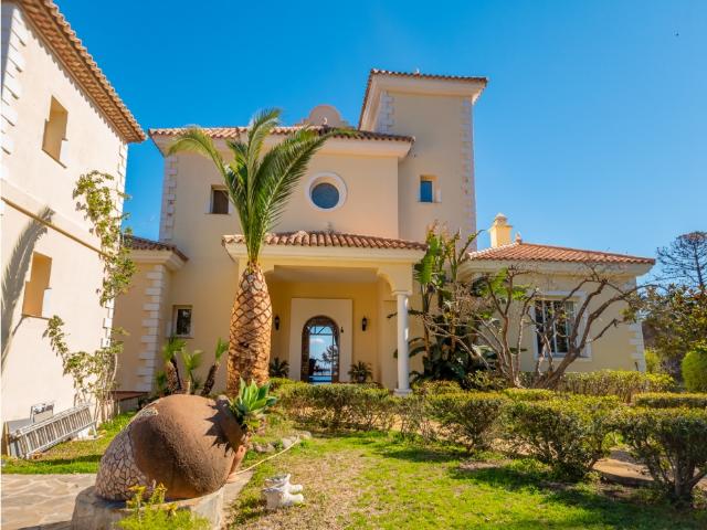ESTEPONA CHALET 7 DORMITORIOS 5 BAÑOS
