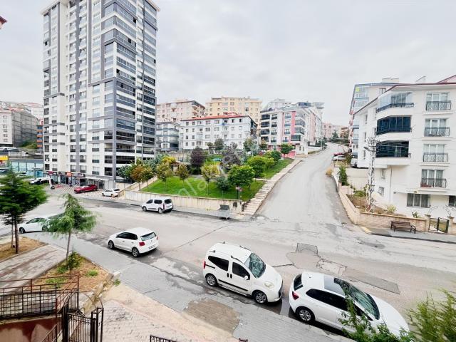 Estergon Caddesinde Park Manzaralı Asansörlü Ara Katta 3+1 Daire