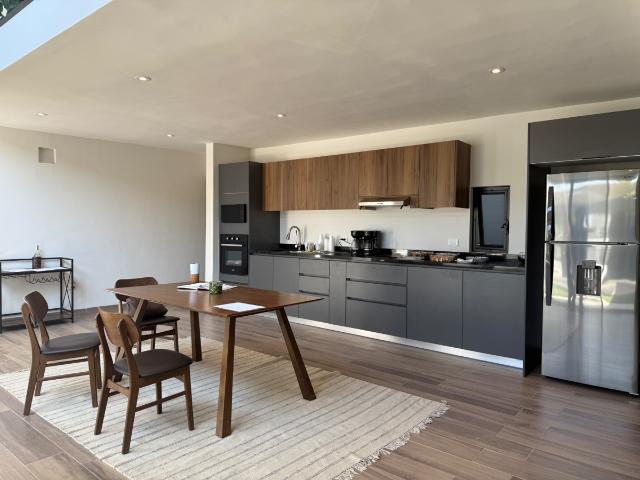 Estilo y modernidad en un Town House, Residencial Santa Barbara