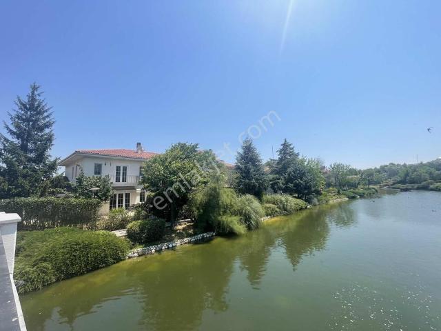Eston Ardıçlı Göl Evleri Göl Kenarı Köşe Villa