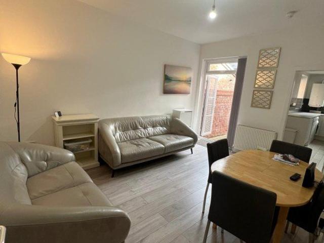 Eston Street, Manchester, Lancs M13, 4 bed terraced house to rent, £624 pppm | PrimeLocation