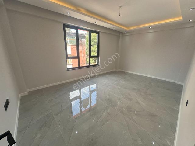 Estorıa'dan Merkeze Yakın Noktada Sıfır Kullanışlı 2+1 Daire