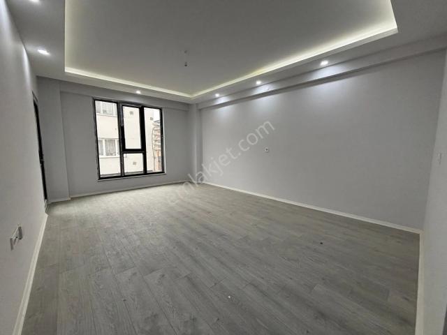 Estorıa'dan Kapalı Pazar Yanı Özel Garajlı 3+1 Daire