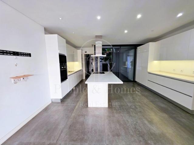 Estoril Centro. T3 duplex com piscina privativa e amplos terraços