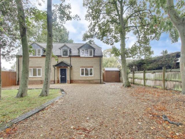 Estover Road, March PE15 2 bed detached house to rent £1,100 pcm £254 pw
