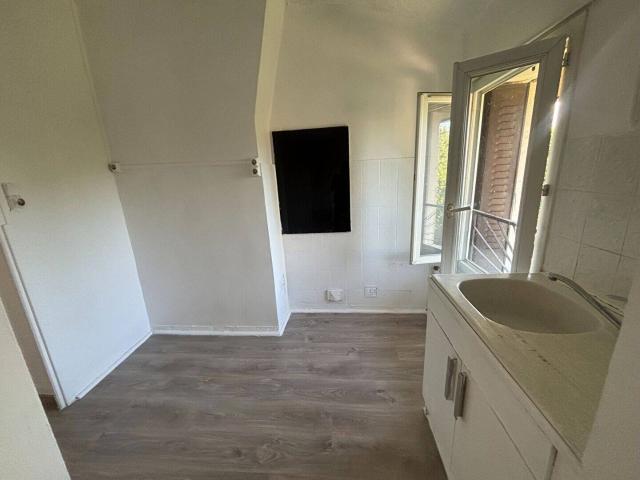 ESTRABLIN Appartement 3 pièce s