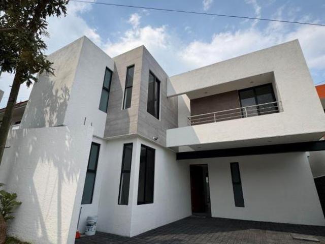 ESTRENA! MODERNA CASA EN RANCHO CORTES