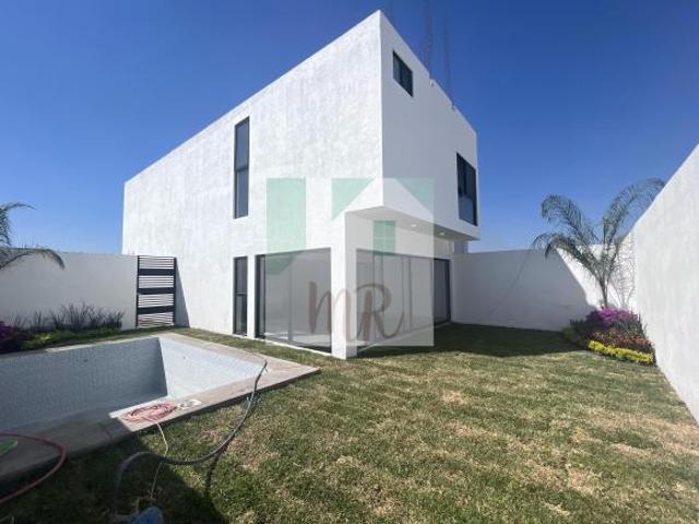 ESTRENA CASA CON ALBERCA