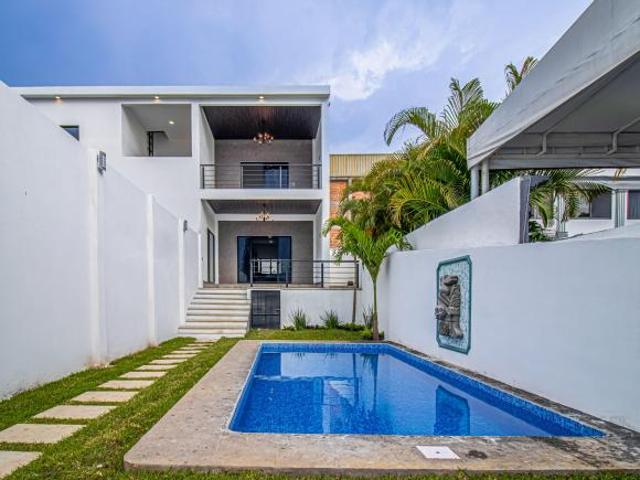 ¡ESTRENA CASA CON ALBERCA Y JARDÍN EN PRIVADA CON SEGURIDAD EN FRACCIONAMIENTO BURGOS!