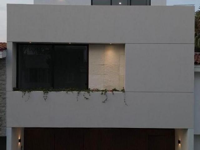 Estrena Casa de 3 Niveles con Roof Garden! Coto Barcelona Nueva Galicia