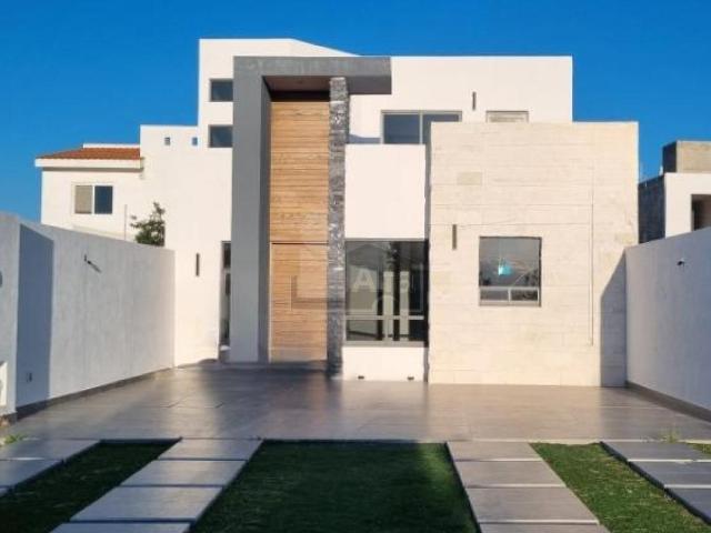 Estrena casa en renta en Mayorca, 2 recámaras con baño completo c/u
