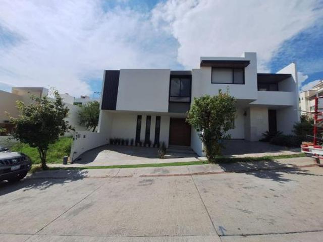 Estrena hermosa casa de 4 recámaras en Lomas Punta del Este